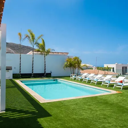 Valentina Ocean View Heated Pool ヴィラ アデヘ