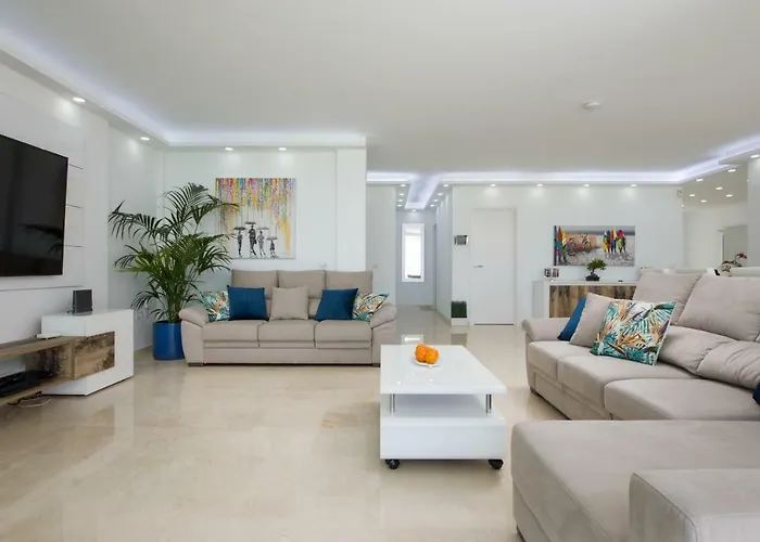 Valentina Ocean View Heated Pool 阿德耶